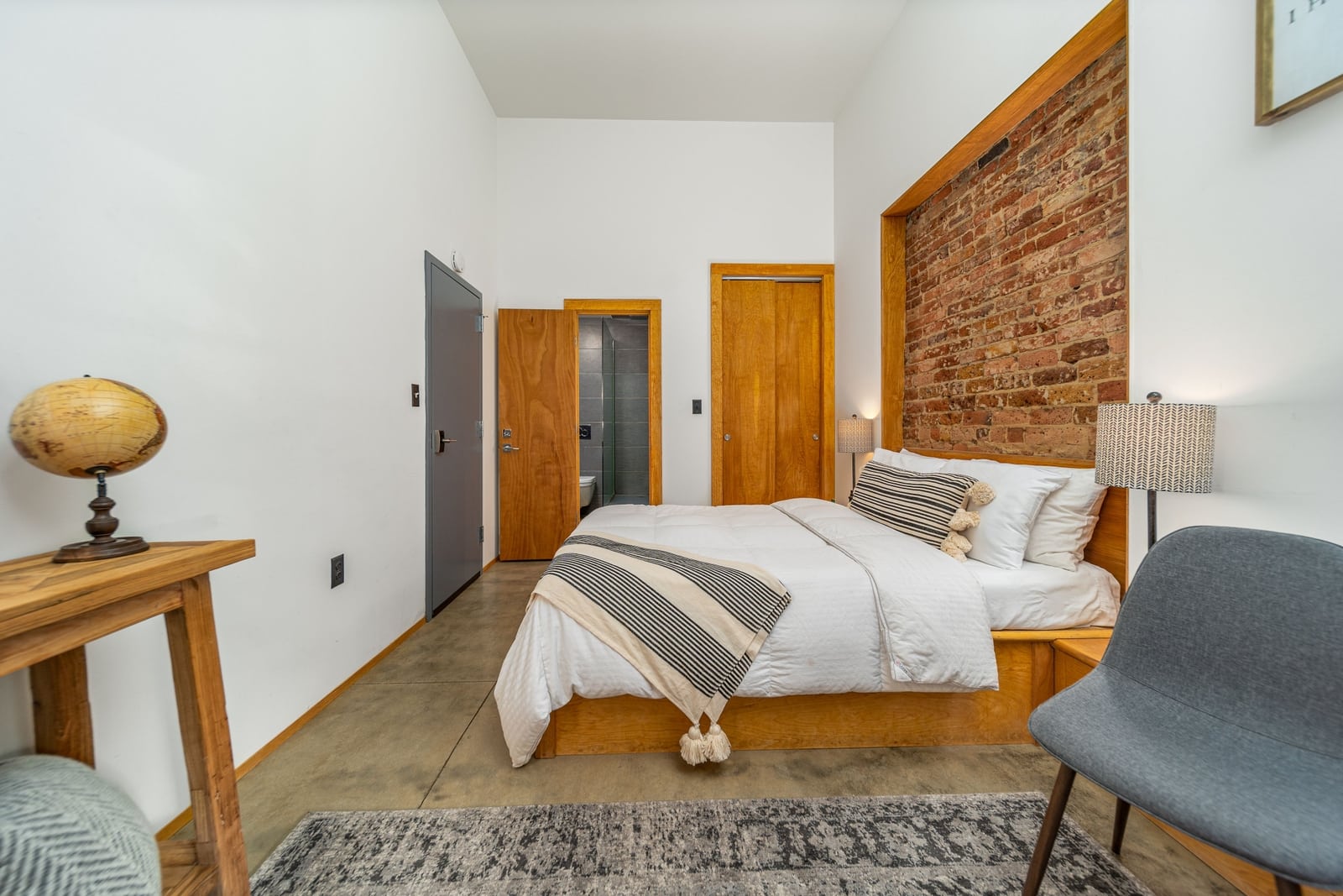 September Room Book and Table Inn